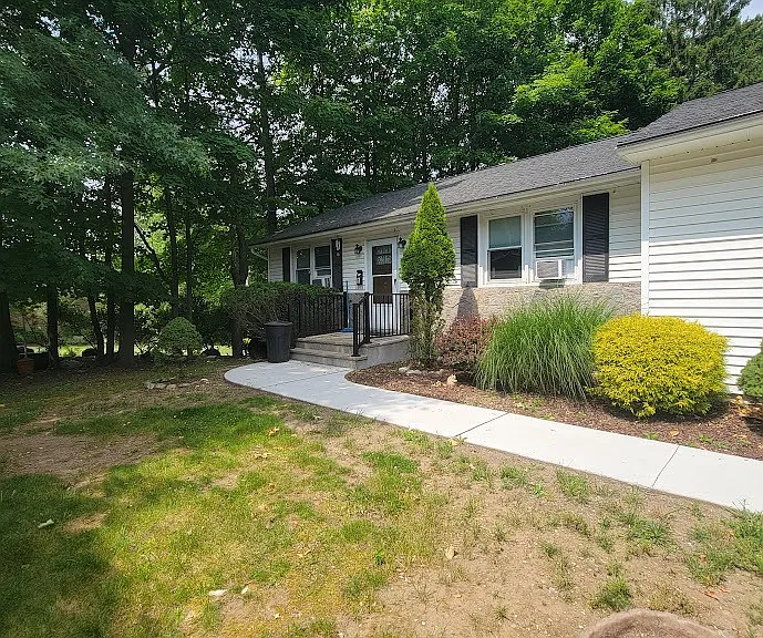 33 N Maple Ave #1 — Photo 2