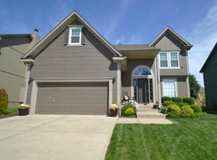 15450 S Acuff Ln, Olathe, KS 66062
