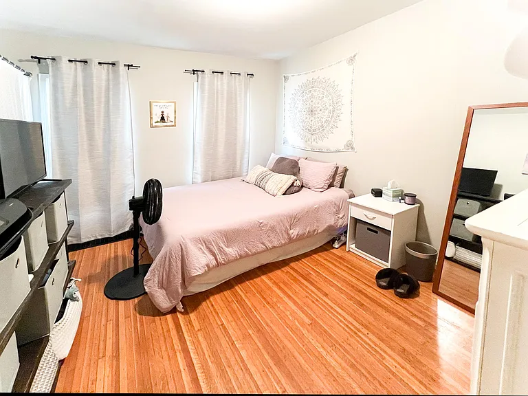 200 Laburnam Cres #1 — Photo 7