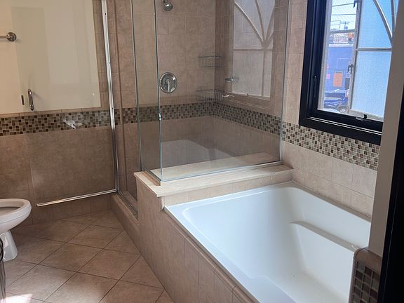 3rd image of 1138 Glenville Dr APT 404