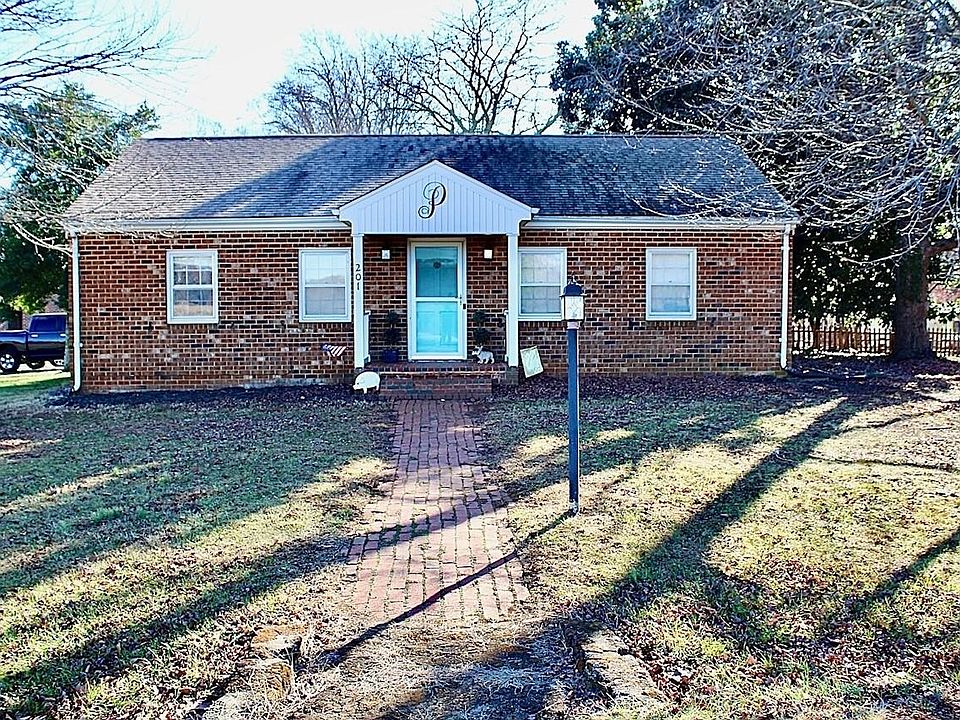 1st image of 201 Foxhall Dr