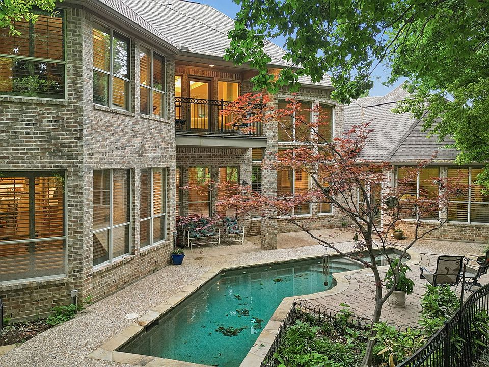 1st image of 1724 Pembroke Ln