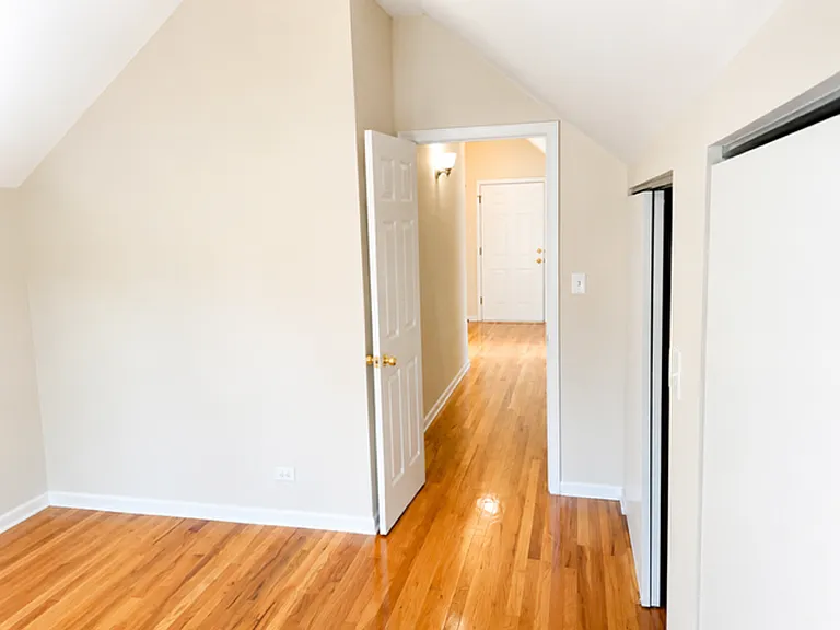 2332 W Charleston St — Photo 13