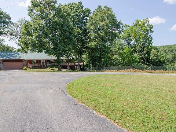 2nd image of 747 Amanda Drive