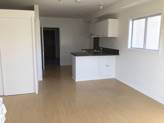 3rd image of 39 20th Ave #18