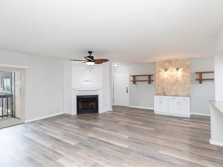 200 W Cotter Ave — Photo 17