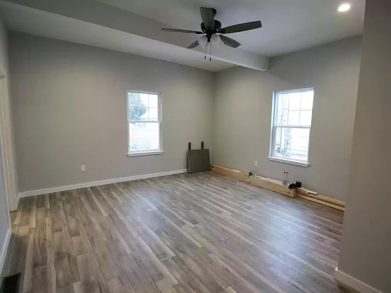 928 W Elm St — Photo 19