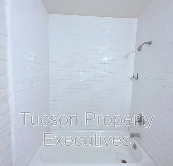 319 E Blacklidge Dr #3 — Photo 8