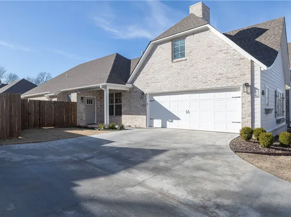 3757 W Somerville Ln, Fayetteville, AR 72704