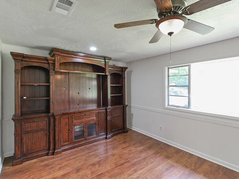 215 E Boyd St — Photo 7