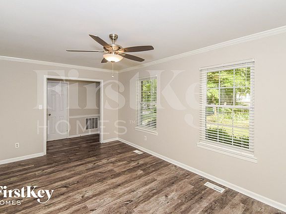 3rd image of 2207 Vicki Dr