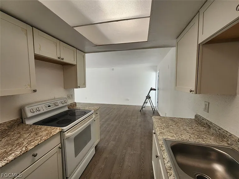 1919 Lillie St — Photo 17