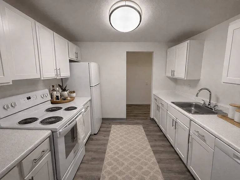 London Pointe Apartments — Photo 2