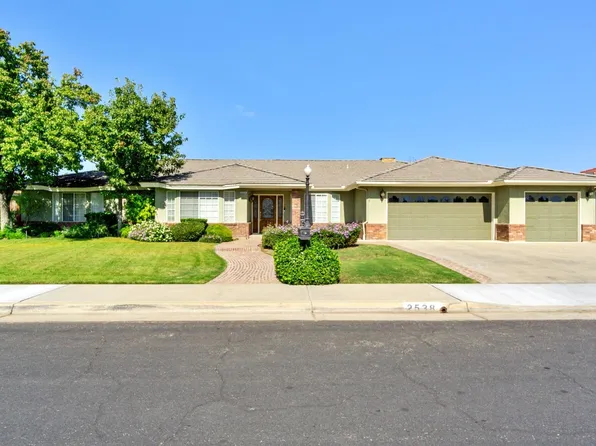 2538 Sequoia Ave, Sanger, CA 93657