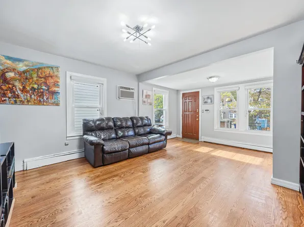 1569 East 34th Street image 4 of 21