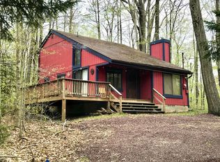 403 Berry Ln, Pocono Lake, PA