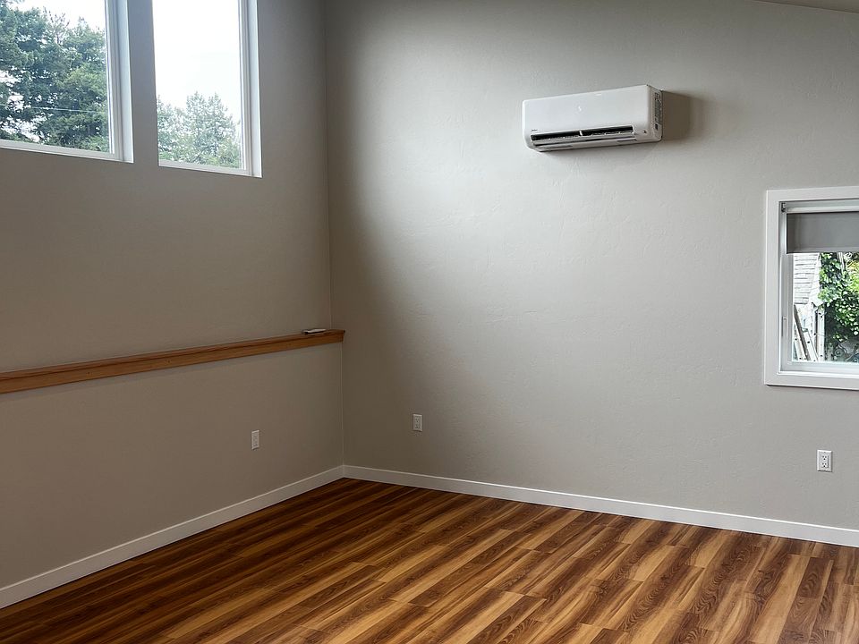 2nd image of 814 A St
