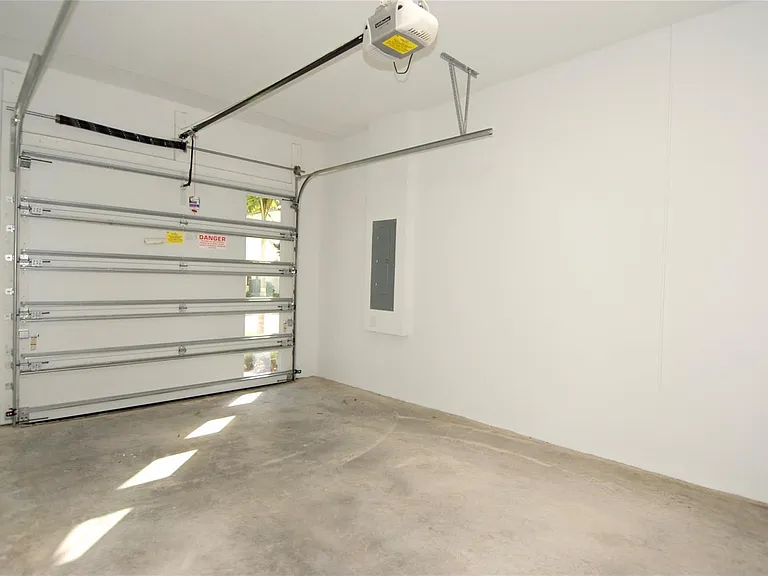 1435 SW 23rd St — Photo 30