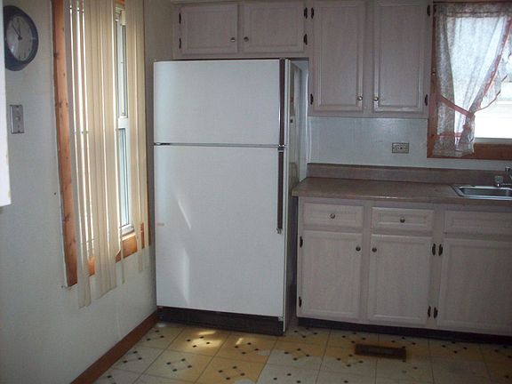 3rd image of 3546 N Panama Ave