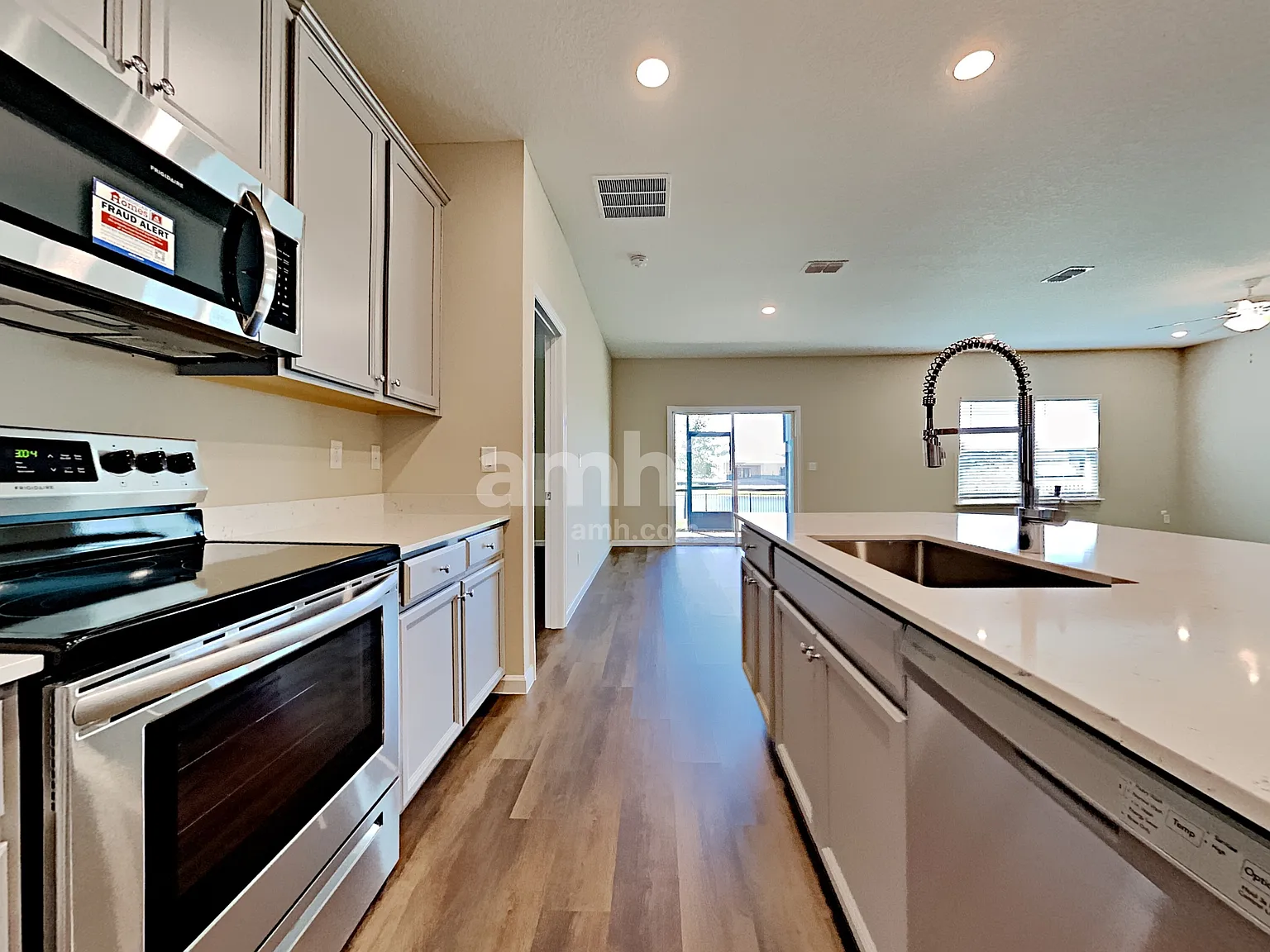 3 bed, 2.0 bath, 1544 sqft, $2,395 — Photo 3