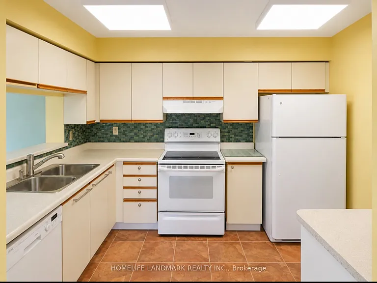 400 Webb Dr #501 — Photo 9