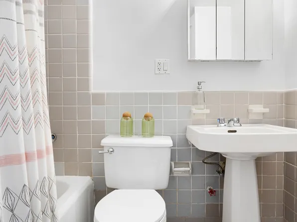 355 Clinton Avenue image 8 of 9