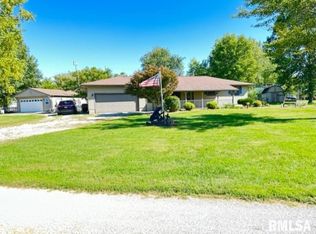 954 Front St, Palmer, IL 62556