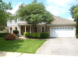 2185 University Dr, Naperville, IL 60565
