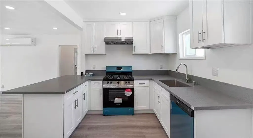 2 bed, 1016 sqft, $3,000 — Photo 2