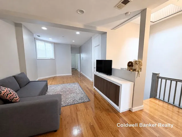 3 bed, 1.0 bath, $2,400 — Photo 2