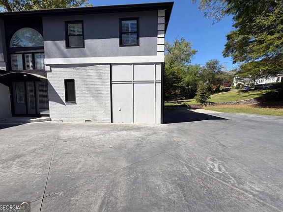 4th image of 215 Camden Rd NE