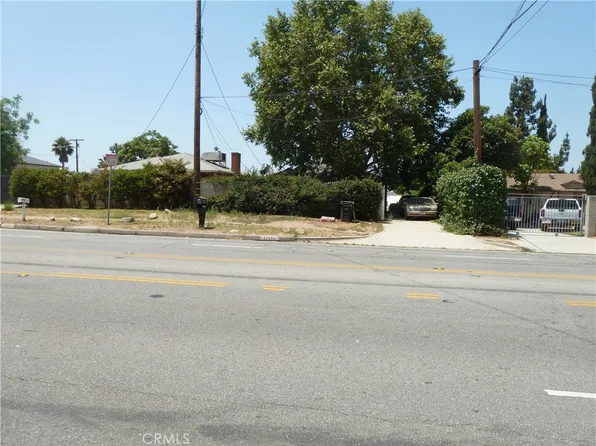 13384 Foothill Blvd, Sylmar, CA 91342