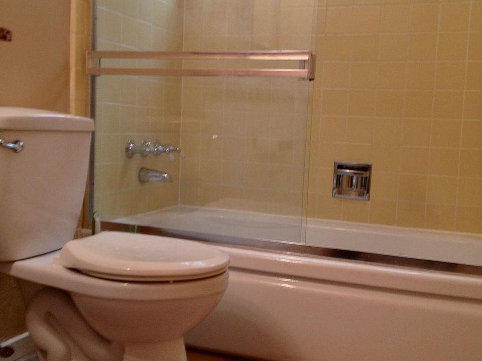 2nd image of 231 Laurel Pl APT 2