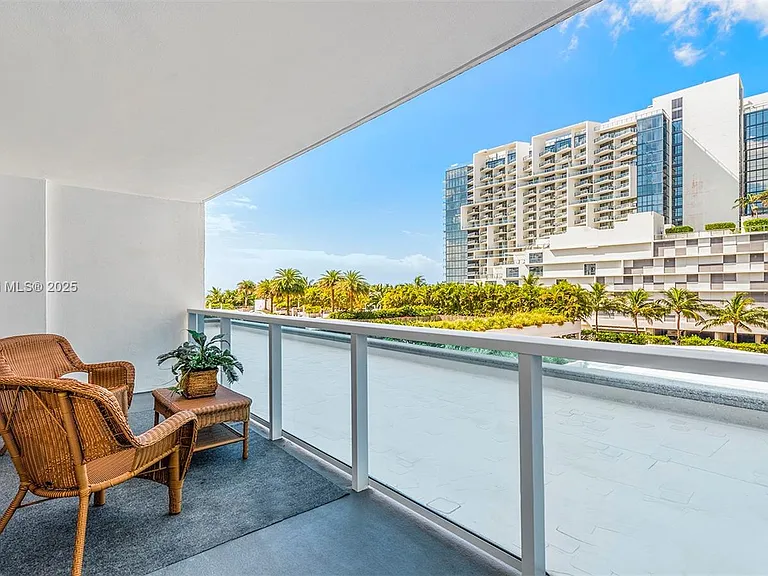 2301 Collins Ave #301 — Photo 2