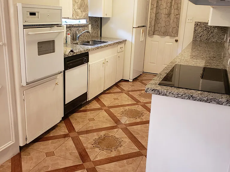1003 Stadium Dr — Photo 3