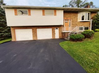 1413 Carnegie Dr, Vestal, NY 13850