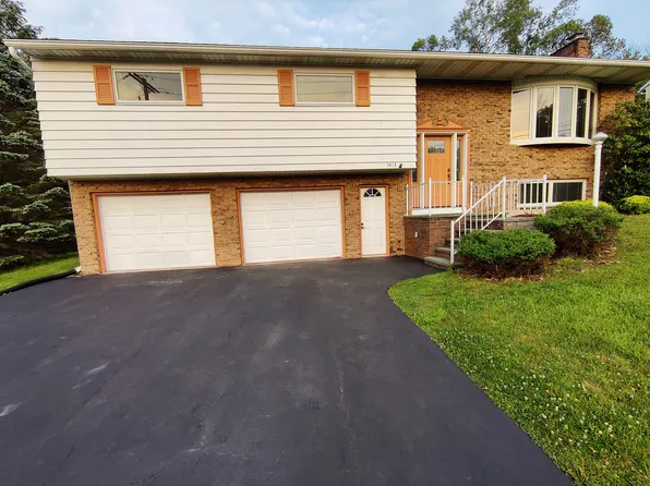 1413 Carnegie Dr, Vestal, NY 13850