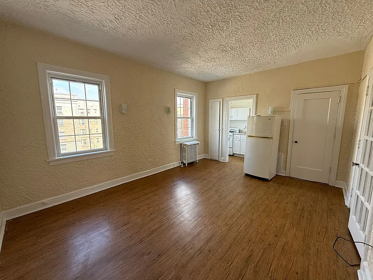 Bayard Manor Apartments — Photo 22
