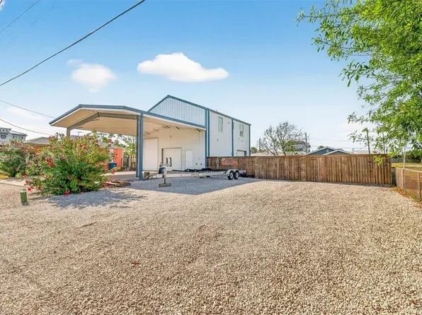 220 E Brundrett Ave, Port Aransas, TX 78373