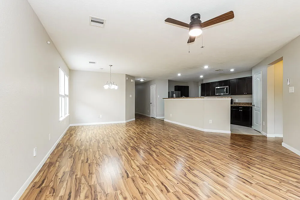 3 bed, 2.0 bath, 1686 sqft, $1,835 — Photo 4
