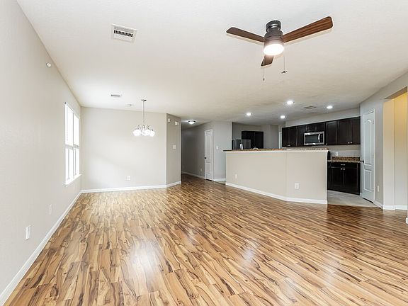 4th image of 29327 Legends Green Dr