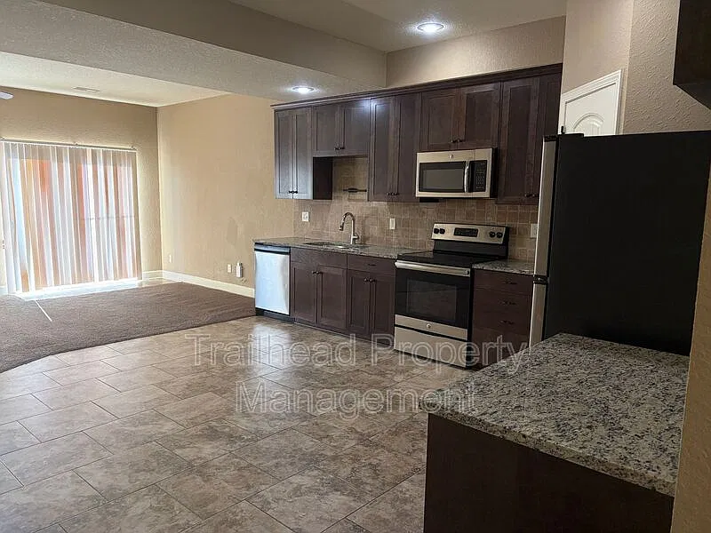 3 bed, 2.5 bath, 1500 sqft, $1,795 — Photo 3