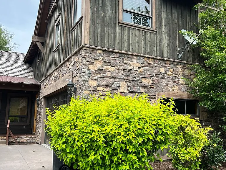 56 Beesley Ln — Photo 2