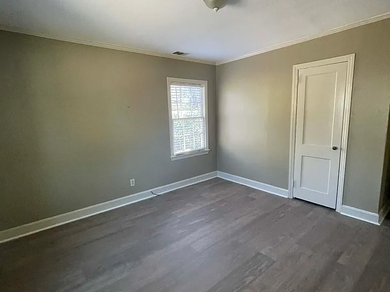 604 W Moore St — Photo 4