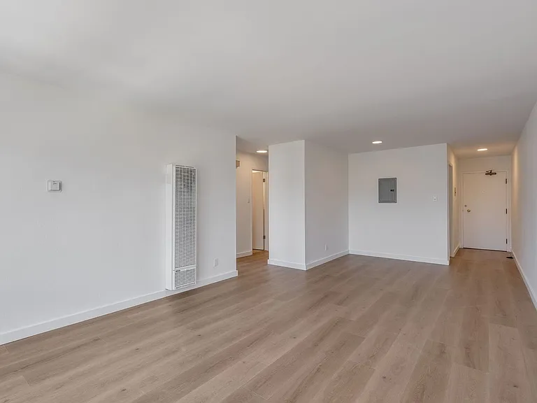 420 7th Avenue — Photo 10