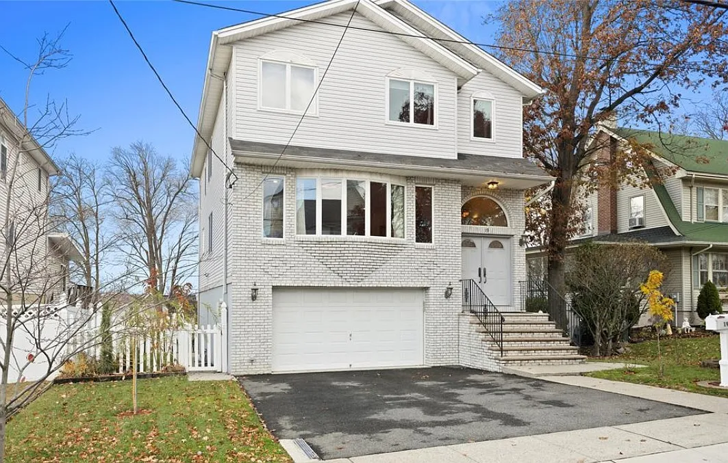 4 bed, $6,000 — Photo 1