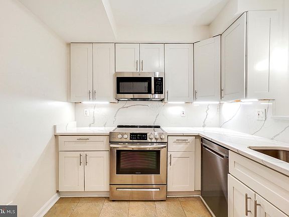 4th image of 1715 15th St NW APT 15