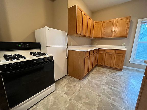 3rd image of 504 Belvidere St E #2