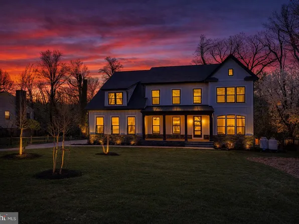 2424 Carey Ln, Vienna, VA 22181