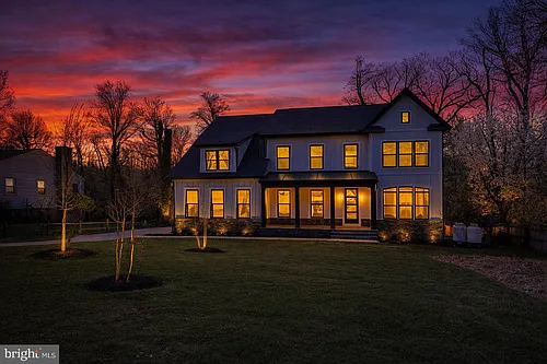 2424 Carey Ln Photo 1